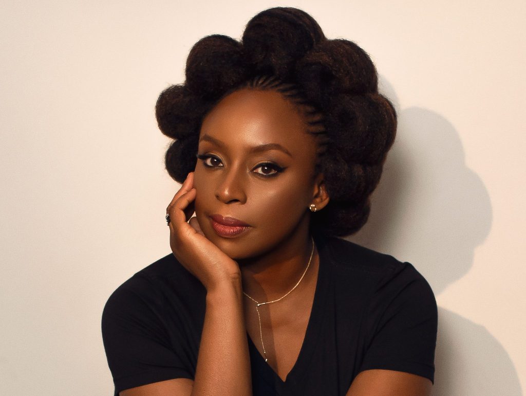 El afrofeminismo global cabe en «Unos cuantos sueños» de Chimamanda Ngozi&nbsp;Adichie